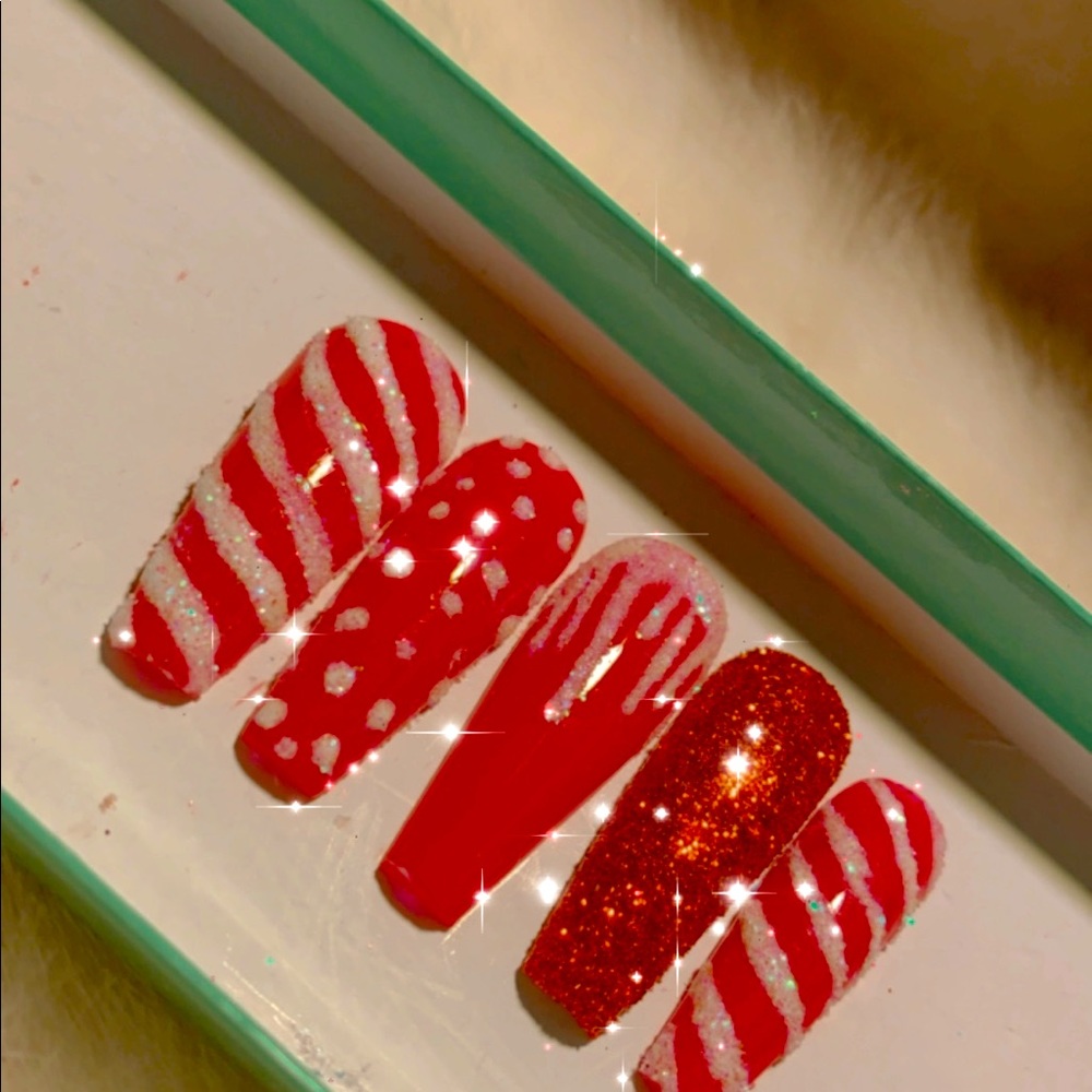 Press on nails